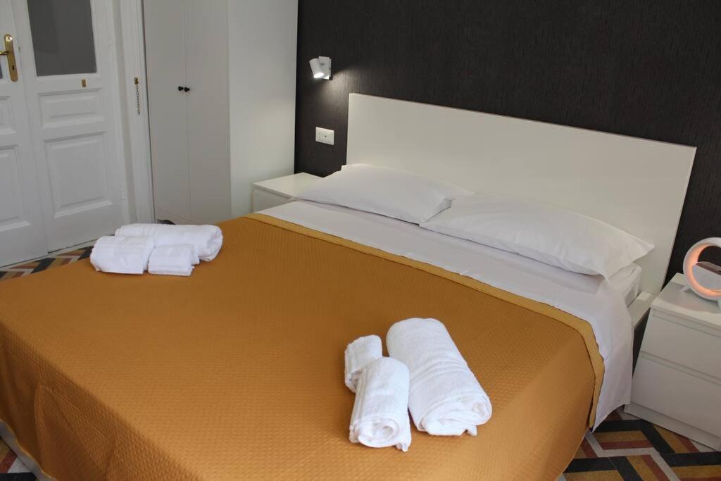 Nel Cuore Del Vomero Apartament Neapel Exterior foto